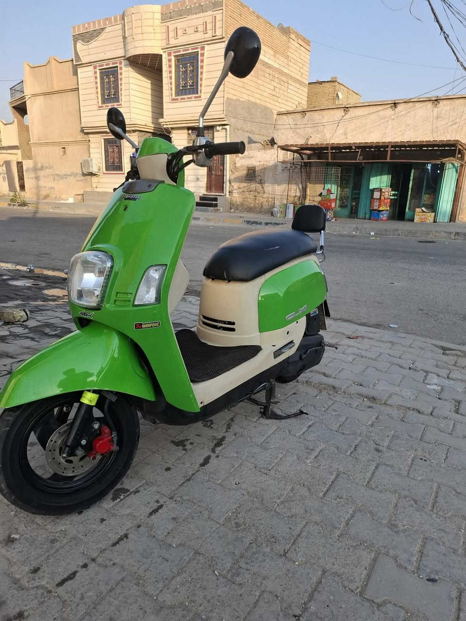 سلام عليكم بوليس للبيع نضيفه مكينه ما مفتوحه بس الصالصنه بيه صوت فلاتر وباتر ضعيف وباقي كله شغال السعر ٦٠٠ المكان كربلاء حي الحر الرقم ***********
