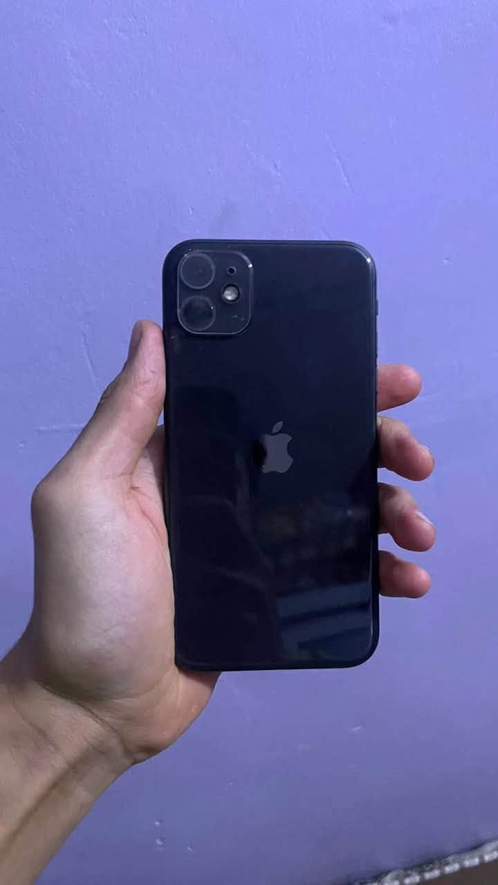 هذا إعلان
---
*ايفون 11 عادي 128GB - نضافة 100% مكفول*

المواصفات:
- الذاكرة: 128GB
- اللون: اسود
- البطارية: 81% الاصلية مال الجهاز
- الحالة: ما مفتوح ابد - واتر بروف
- النضافة: 100/100 مكفول من كلشي شرط الفحص والفتح
- بدون كارتون

السعر: 350 الف وبيه مجال بسيط للشراي
المكان: بغداد / [الدوره]
التواصل: [***********]

---

نص مكتوب في الصور:
- 3:02 حالة البطارية والشحن كما هو الحال مع البطاريات القابلة لإعادة الشحن، بطارية الهاتف قابلة للاستهلاك وتصبح أقل فاعلية مع الوقت. معرفة المزيد... الحد الأقصى للقدرة 81% هذا قياس لقدرة البطارية مقارنة بقدرتها عندما كانت جديدة. قد تتسبب القدرة المنخفضة بتقليل ساعات الاستخدام بين عملية الشحن والأخرى. أقصى قدرة للأداء ستساعد الأنظمة المضمنة في النظام والمكونات في تخفيف آثار الأداء التي قد تلاحظها أثناء التقدم الكيميائي في عمر بطارية iPhone. شحن البطارية المحسن للحد من استنزاف عمر البطارية، يتعلم الـ iPhone من عادات الشحن اليومية، بحيث ينتظر ولا يتجاوز %80 حتى يحين موعد حاجتك إلى استخدامه.
