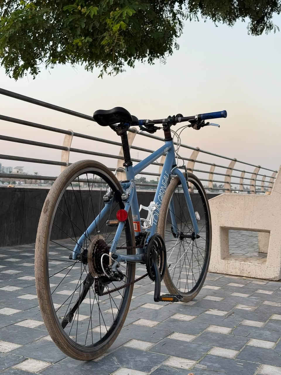 سلام عليكم 
بايك c700 من ماركه LOUIS GARNEAU المعروفه 🇨🇦
بايك كسر حاويه
معدن المنيوم خفيف الوزن
بايك مختم LOUIS 
سستم كير 8.3 ALTUS
سستم بريك TEKTRO 
بايك حجم 28
وياله طبقتين المنيوم
يدة سحب دفع حديث
بايك كامل من كلشي
مكاني بغداد الاعظمية 
السعر 185 وبي مجال 
للستفسار خاص او *********** بي واتساب 🌺
