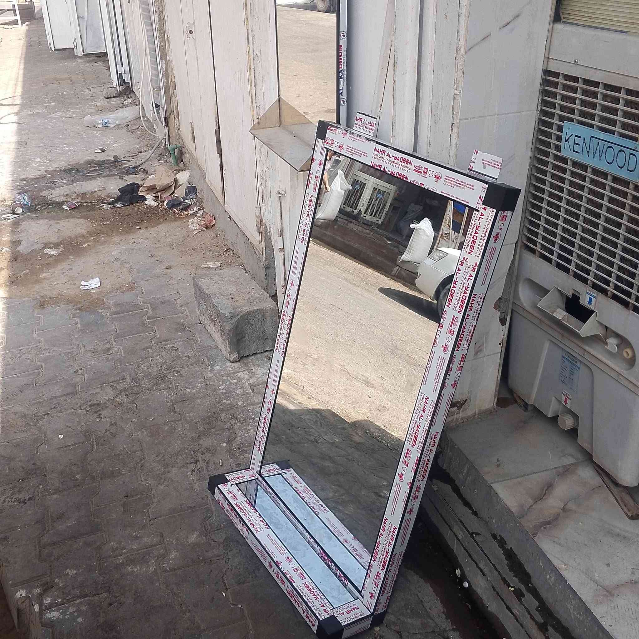 مرايات حسب طلب

100*60   قياس 

*********** #واتساب
