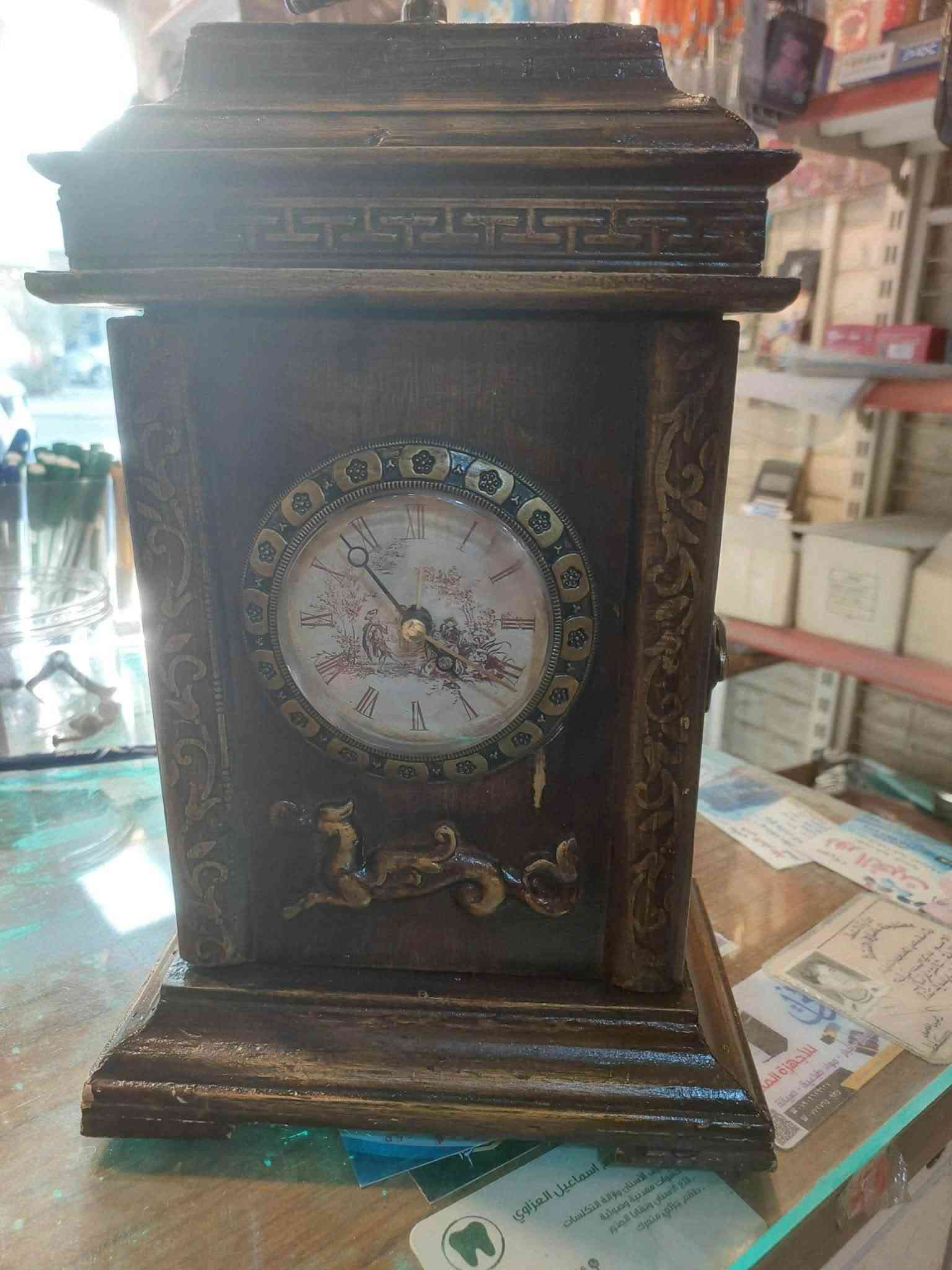العنوان. الدوره شرطه ابو طياره
للتواصل. ***********

نص مكتوب في الصور:
- محيي الانتيكات (شراءوبيع وعرض) . Non Ali . 4 س ساعات. منضديه. باله. العدد 6 السعر 60 ساعه خشبيه. السعر 30 تحف الوزه. عجينه فايبر. ومنقوشه بنحاس السعر 150 العنوان. الدوره. الأكثر ملاءمة . Non Ali . 4 س كاتب . التعليق بشكل عام باسم Non...