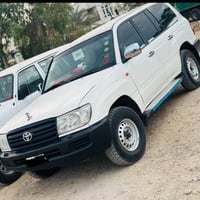 تويتا لانگروزر 2005مونيكا علوج سةيارةكة حيزام بوياخة سةقف و بونيد بويا...