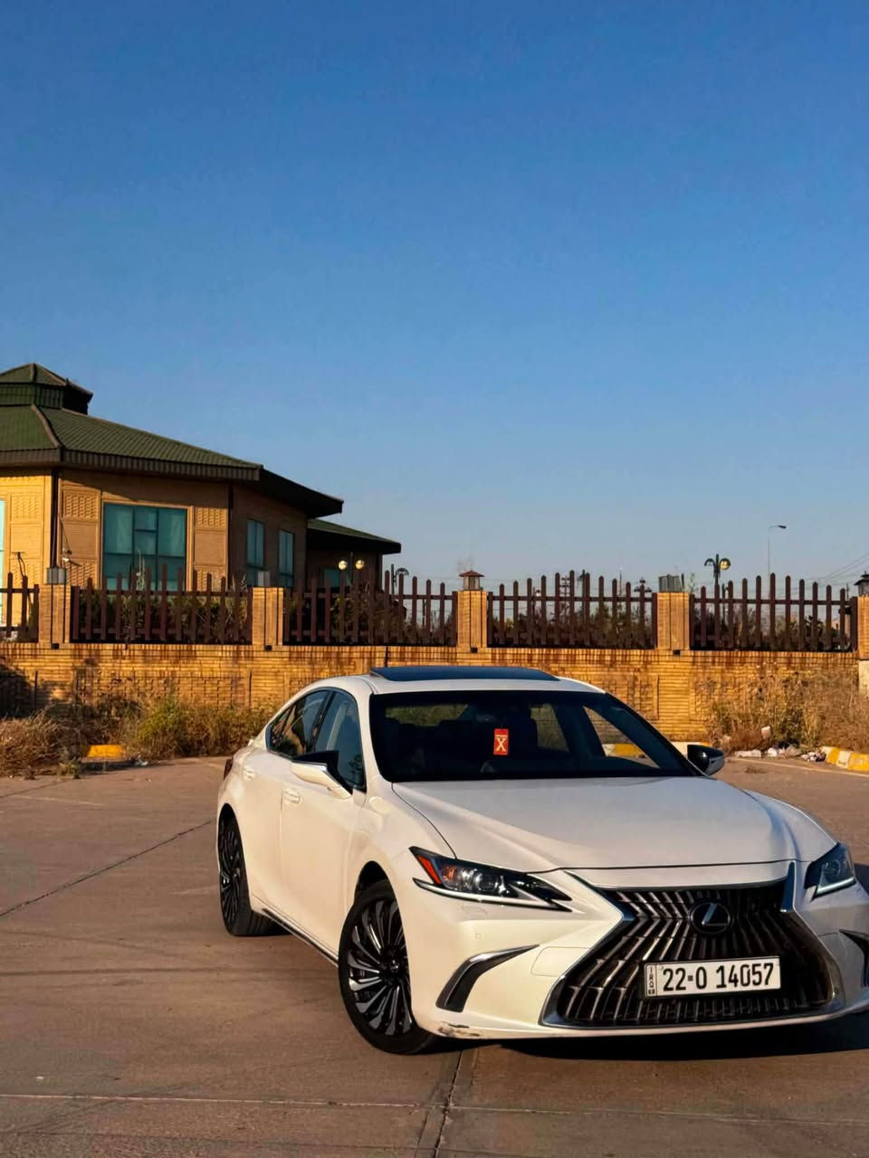 مواصفات سيارة لكزس ES250 موديل 2023 الأمريكي، هاي أهم المواصفات:
* 🚗 الموديل: Lexus ES 250 AWD 2023
* 🔧 المحرك: 2.5 لتر، 4 سلندر
* ⚙️ القير: أوتوماتيك 8 سرعات
* 🛞 الدفع: رباعي AWD
* 💪 القوة: 203 حصان
* 🔩 العزم: 249 نيوتن.م
* ⛽ الوقود: بنزين
* 👥 المقاعد: 5
* 🧳 الشنطة: حوالي 396 لتر
* 📏 الطول: حوالي 4.98 متر
* 🛞 الجنوط: تختلف حسب الفئة
* 📺 الشاشة والكاميرات والرادار: تختلف حسب الفئة (Base / F SPORT / Luxury / Ultra Luxury)

 المواصفات كاملة بالتفصيل، مثل الشاشة، الكاميرات، الرادار، فتحة السقف، المقاعد، والداخلية أكتب لك إياها كلها.

حادثه مبدل ثلاثه قطع بيلادي
بيها كوبون بانزين
سياره جاهزه رقم أربيل بسمي
سعر 235$
***********
