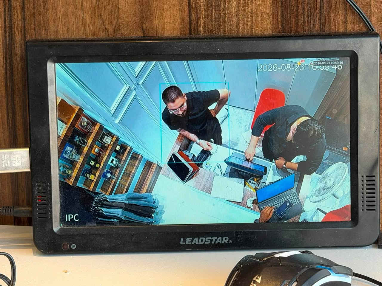 📹 تم بحمد الله تنصيب كاميرات IP
في مجمع ملابس 👕🛍️

✅ تغطية ومراقبة متكاملة للموقع
✅ صورة واضحة ودقة عالية
✅ تنصيب وبرمجة وضبط كامل للمنظومة
✅ شغل مرتب واحترافي حسب حاجة المكان

🔧 نستمر بتقديم أفضل خدمات نصب وصيانة كاميرات المراقبة
📍 الناصرية – شموخ
📞 ***********
