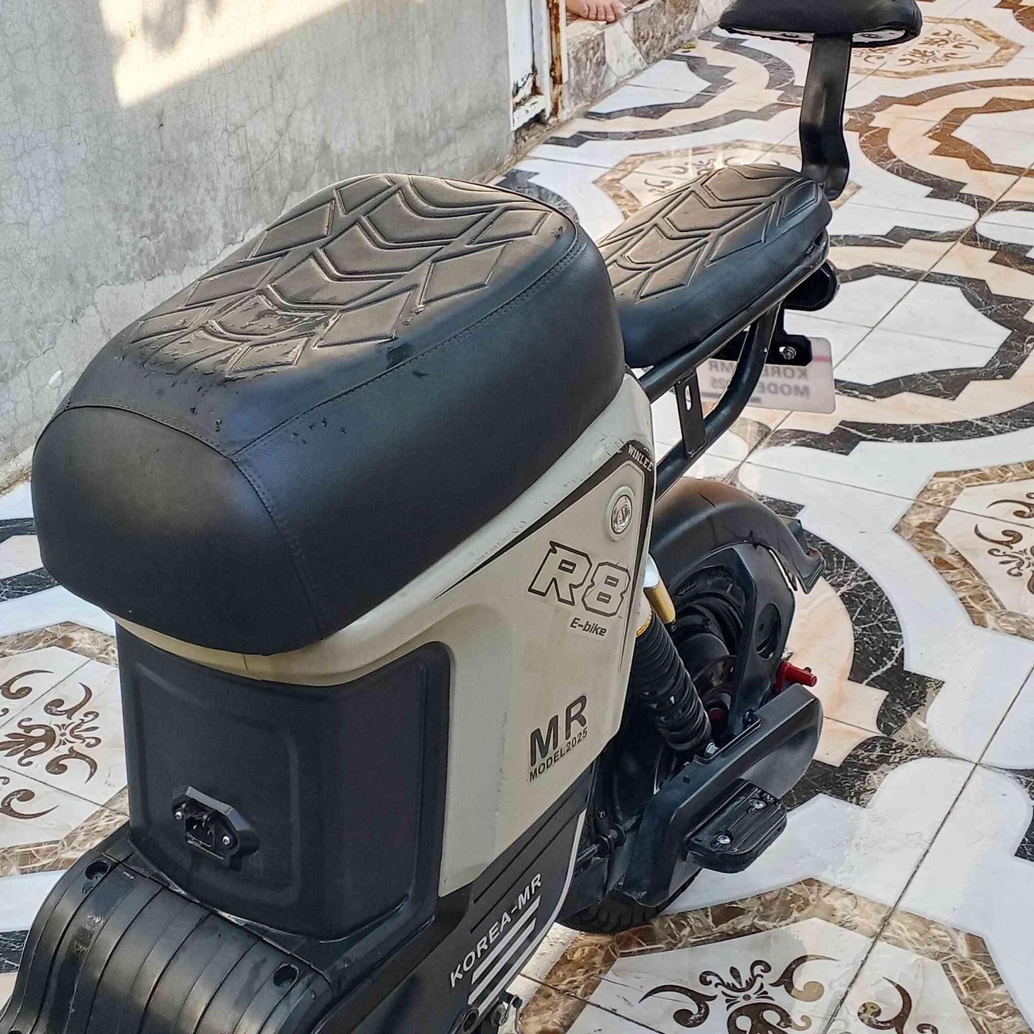 سلام عليكم للبيع درجه شحن R8 سرعه 109
ملف 1200. و36امبير سعر 450بي مجال قليل رقم ***********

