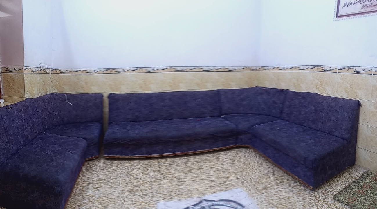 السلام عليكم 
طخم للبيع خشب عراقي اصلي 
7 امتار 
السعر 75 العنوان وادي حجر قرب مدرسة عمار بن ياسر 
لتواصل ***********
