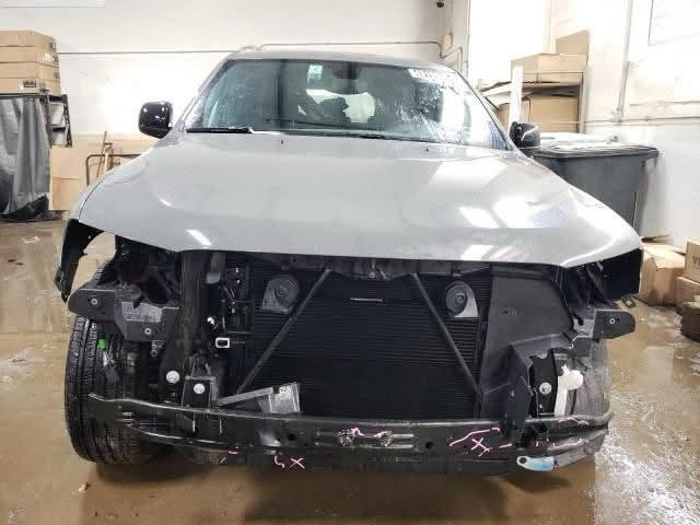 دوج دورانكو
الموديل / 2023 sxt
اللون /سمنتي 
الرقم / اربيل
العداد / ٤٠ الف مايل 
الضرر بدون دواخل بدون أرباك چامرلغ الأمامي طرف السائق تجاري 
وباب السايق صبغ والبنيد بي تكحيل بسيط جدا
السعر / ٢٨٠ وبي مجال 
العنوان/  كركوك 
الهاتف / ***********
