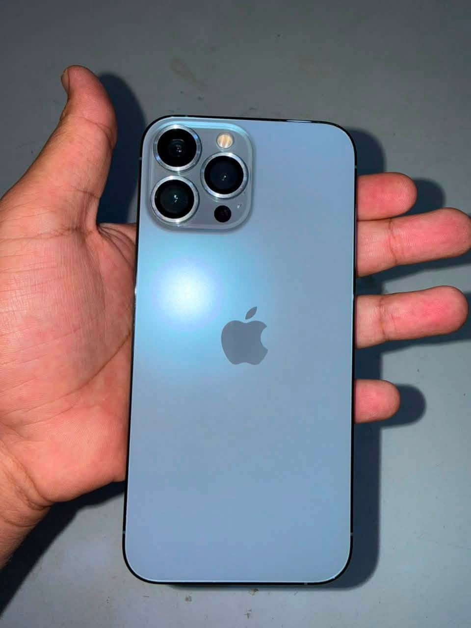 🔥 للبيع iPhon13  Pro Max 🔥
الحالة: الجهاز نظيف ما مفتوح 
عدا البطارية بدلة جديدة83% 🔋
اللون: بحري
الشاشة والكاميرات: 100% 

السعر: 700.000دينار وبي مجال
المكان: بغداد 
استلام يد بيد + فحص

للتواصل: ***********
واتساب فقط
