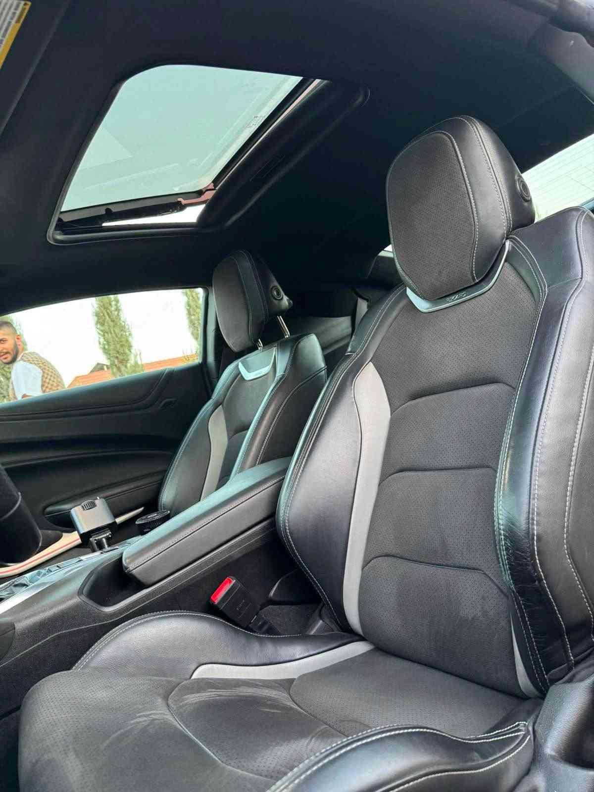 كمارو 2SS 1LE 
موديل/2022
ممشى السيارة 54000km
8سلندر/ مكينه 6200
مواصفات 
فول الفول shock and steel 
رادار امامي 
رادار خلفي 
تشغيل عن بعد 
فجوج بريميو 
داتة شو 
مراية وسطية كامرة live view  
كشنات ريكارو الكنتارا وجلد 
تبريد كشنات حار بارد 
فتحة سقف 
مثبت سرعه 
4انظمه قيادة 
10 نمر گير 
شفتات ستيرن
گير اوتوماتيك 
حادث السيارة چاملغ جهة السايق شبر صبغ 
ايرباك فقط ستيرن 
مع اكزوز سستم اصلي واكزوز سستم مزود هدية 
 وايرباك راجع بلادي 
سيارة مناقصها اي شي صور الحادث على الواتس اب على الرقم 
***********
سيارة ستوك ما موجود اي اضافة برمجة 
عليها تغيلف PPF متغير الالوان سويدي ضمان ١٠ سنوات أربيل, العراق
