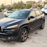 للبيع فقط  جيب شيروكي 2017 فول مواصفات  فتحه كشن كهرباء سايد بريك كهرب...