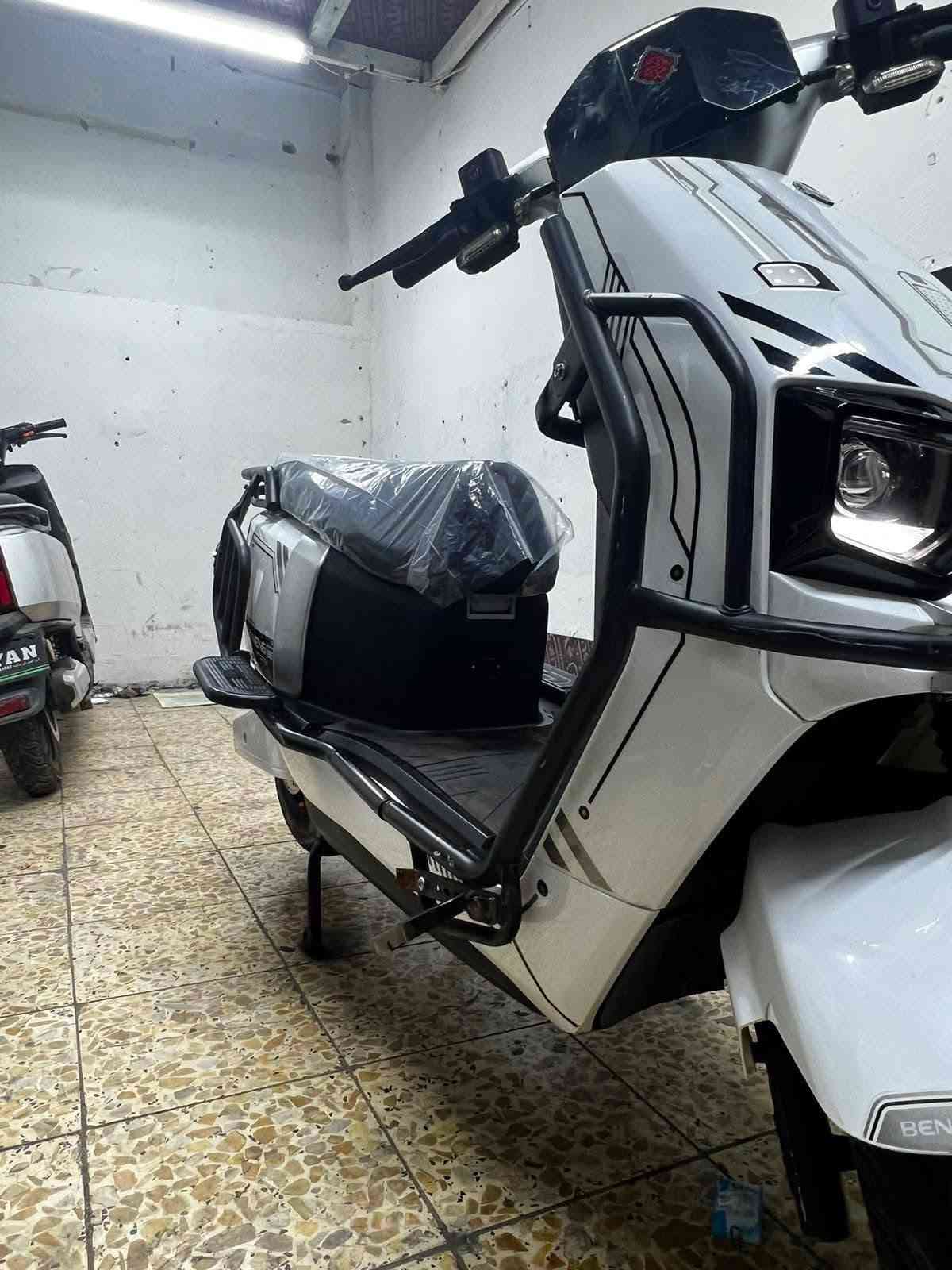 سلام عليكم دراجه بومبو وحش شحن 4نمر سعر 85
6بطاريات مسطره كرافين
تقرا البطاريه 11ونص
دراجه جديده 
لايت عالي ناصي
بيها نظام بك
دراجه شخط ما بيها 
الملف 2000
دبل اشاره 
كهربائيات كله جديده
دراجه يحتاج إلها فقط ملف وسعر 550وبيها مجال رقم الهاتف ‏‪***********‬‏العنوان بغداد الغزاليه
