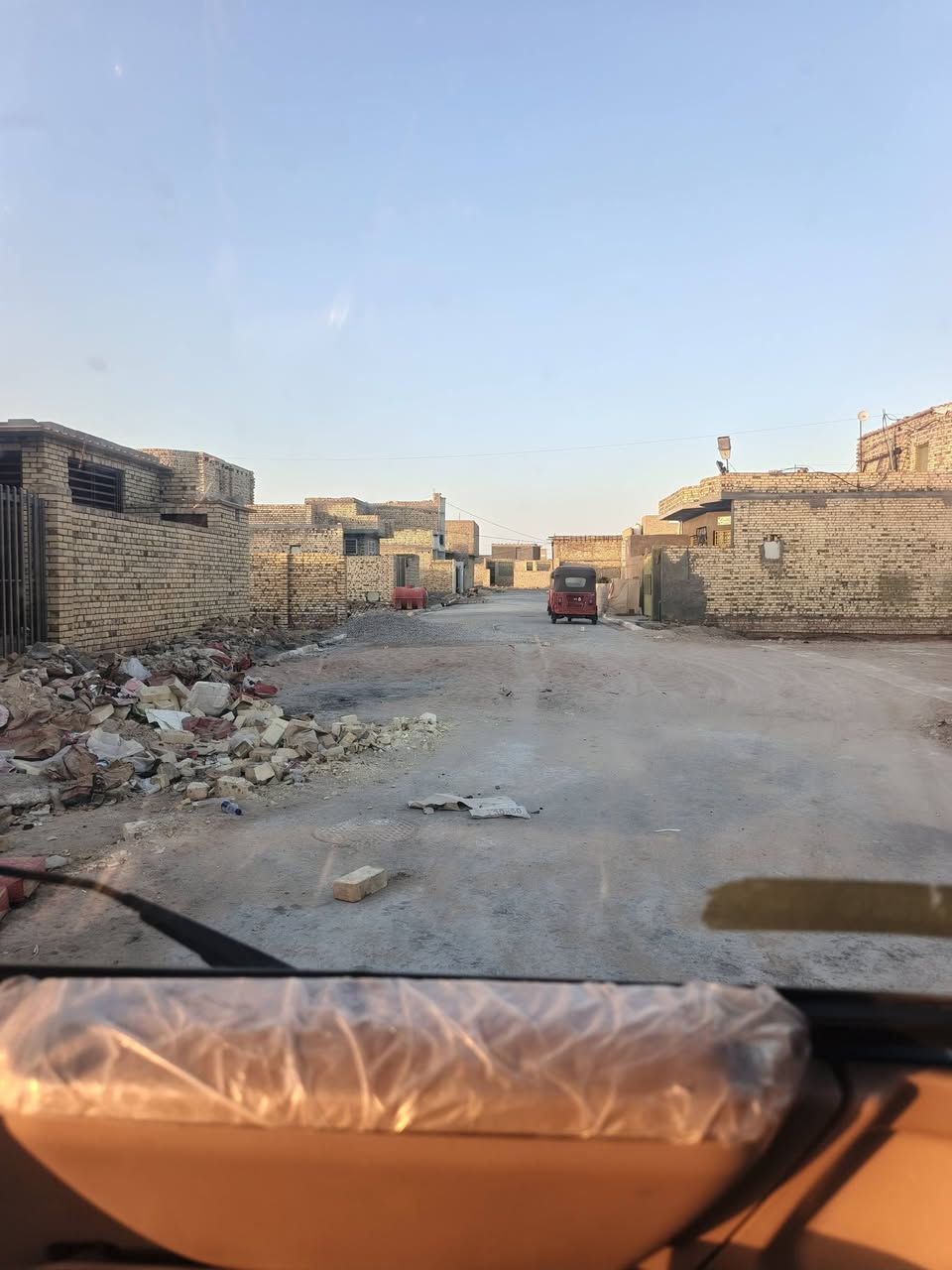 داران للبيع منطقه حي الموظفين ال 5000
مساحه كل دار   100  متر طابو صرف 
حديثات محد ساكن بيهن 
السعر 75 مليون للدار الواحد وبيهم مجال 
رقمي ***********
