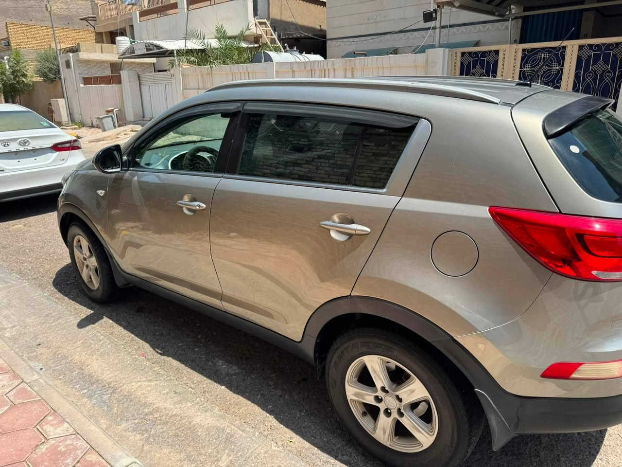 السلام عليكم سبورتج موديل ٢٠١٦ خليجي مال الكويت بيها رشات صبغ تقريبا صفحه وبنيد فقط رش بدون حادث السياره جدا نظيفه مكينه كير صدر تخم تاير كله جديد ماشيه ١٨٠ السياره بالكوت مركز المدينه السعر المطلوب ١٣٣$ ***********
