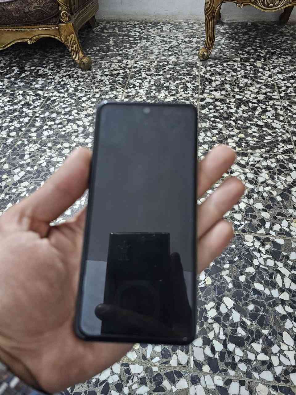 السلام عليكم فيفو v40 لايت للبيع دهاز كلش نضيف ذاكره 256 رام 12 يشغل 90 فريم شاشه 120 هرتز سعره 300 وبي مجال فقط جهاز بدون ملحقات مكاني بغداد الحسينيه الرقم ***********
