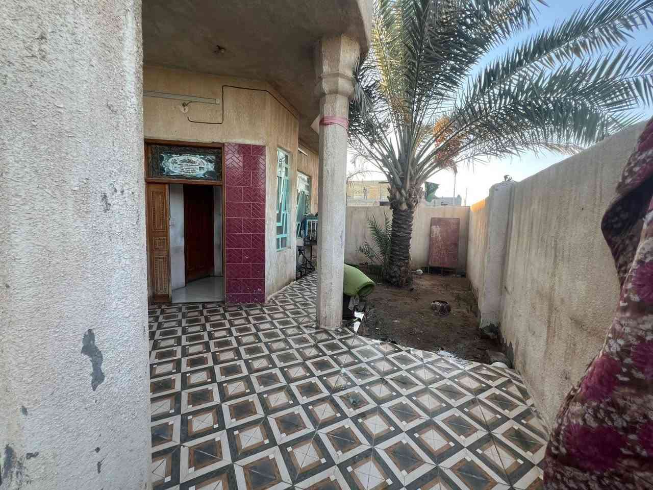 للبيع دار زراعي 

الموقع - شارع الامام - خلف اعداديه الصناعه مباشر 

المساحة - ٢٠٠ متر 
المساحه واقع حال  ٢٣٠ متر 

السعر ب ٧٧ مليون وبي مجال 

محتوياته 

٢ غرفة نوم 
استقبال 
صاله 
كراجً
حديقة 
صحيات داخليه وخارجية 
الارضية سيراميك مع الصحيات 
للاستفسار اتصل 
***********
