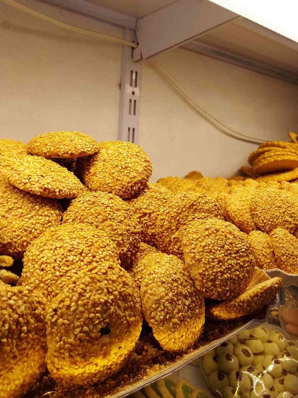 بسم الله ماشاء الله 
اللهم صلي وسلم على نبينا محمد 
توفرت بضاعه جديدة من الحلويات 
جقليت وبسكت وجلاتين 
والكثير من الاشياء 

وبعد نصف ساعه تصل وجبة جديدة من الزنود والكنافة والبقلاوة الكل سعر الكيلو على ٦٠٠٠ 😍
