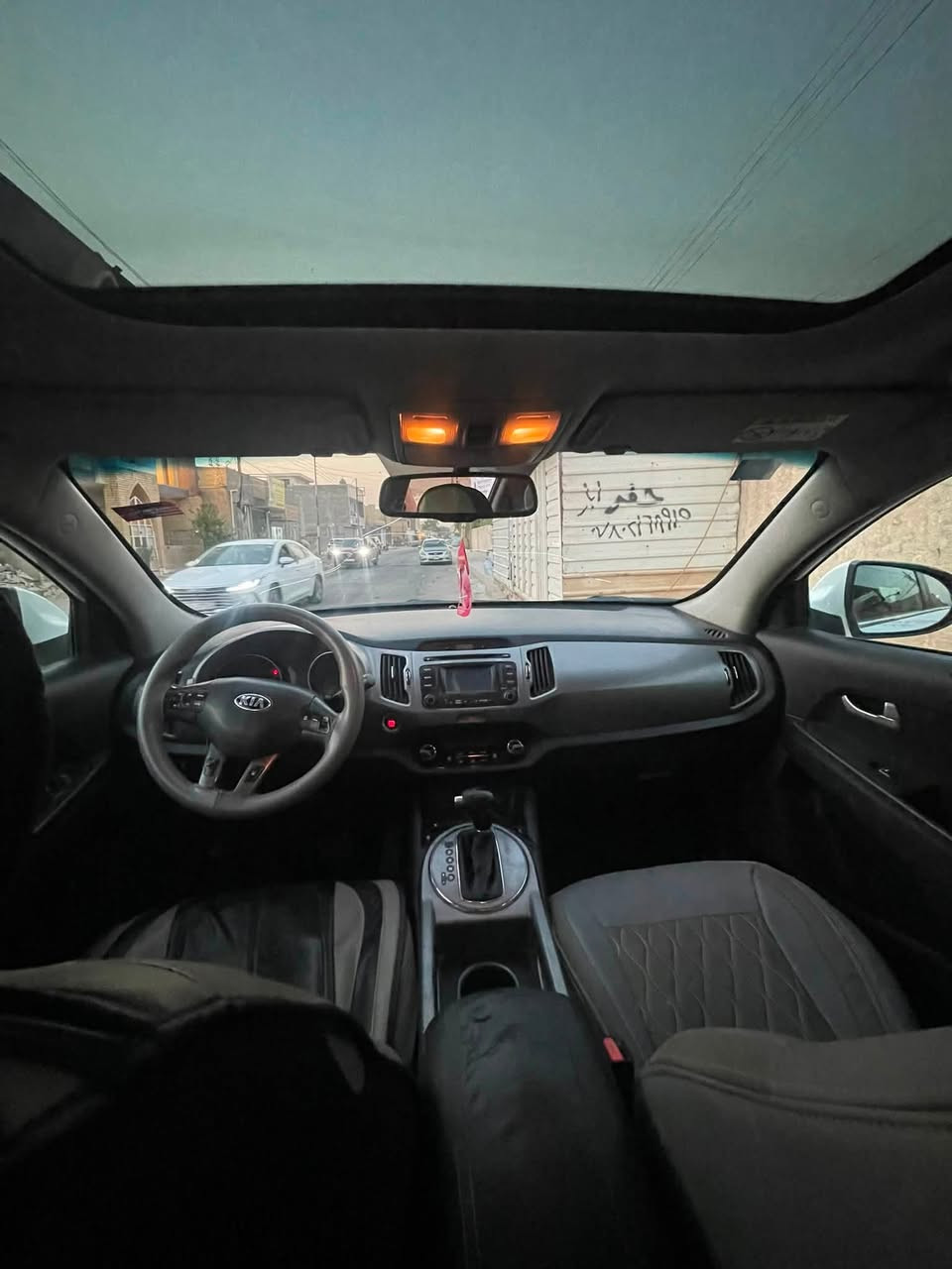 سبورتج 2014 فول مواصفات  ليمتد خليجي
بصمة 
بونراما
كشنات تدفئه وتبريد 
محرك وكير وتبريد فول 
محرك 2400 دوش 
اشاير مري 
مقعد السايق كهرباء 
تبريد قطعتين 
فول تحكم سترين 
السعر 148 وبيه مجال 
 المكان الدورة 
***********
