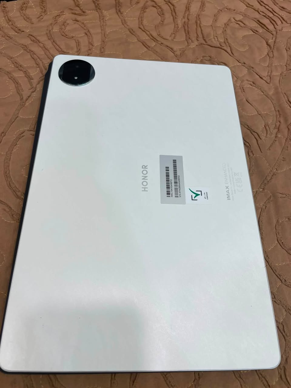 📱🔥 للبيع Honor MagicPad 2 🔥

جهاز HONOR MagicPad 2 بحالة ممتازة جداً ✨
نظيف جداً واستخدام خفيف، وكل ملحقاته موجودة ✅

🎮 قوة وأداء عالي للألعاب والاستخدام الثقيل
⚡ معالج Snapdragon 8s Gen 3 بتقنية 4nm
🚀 أداء قوي جداً بالألعاب، المونتاج وتعدد المهام
🎮 شاشة 144Hz تعطي سلاسة عالية بالألعاب والحركة

🖥️ المواصفات:
• شاشة 12.3 إنچ OLED
• دقة 3K – 3000×1920
• تحديث 144Hz
• سطوع يصل إلى 1600 nits
• أكثر من 1 مليار لون
• كثافة 290 PPI
• شاشة مريحة للعين
• 8 سماعات مع Spatial Audio 🔊
• بطارية ضخمة 10050mAh 🔋
• شحن سريع 66W ⚡
• نظام MagicOS
• نحافة 5.8mm
• وزن تقريباً 555g

📦 الملحقات كاملة:
✏️ قلم HONOR الأصلي
⌨️ كيبورد HONOR
📦 الكارتون الأصلي

💰 السعر: 750 ألف دينار فقط

📍 الموقع: بغداد – الدورة
  
     رقم الهاتف ***********

🔥 جهاز قوي جداً، شاشة خرافية، ومناسب للألعاب + الدراسة + العمل + الأفلام

