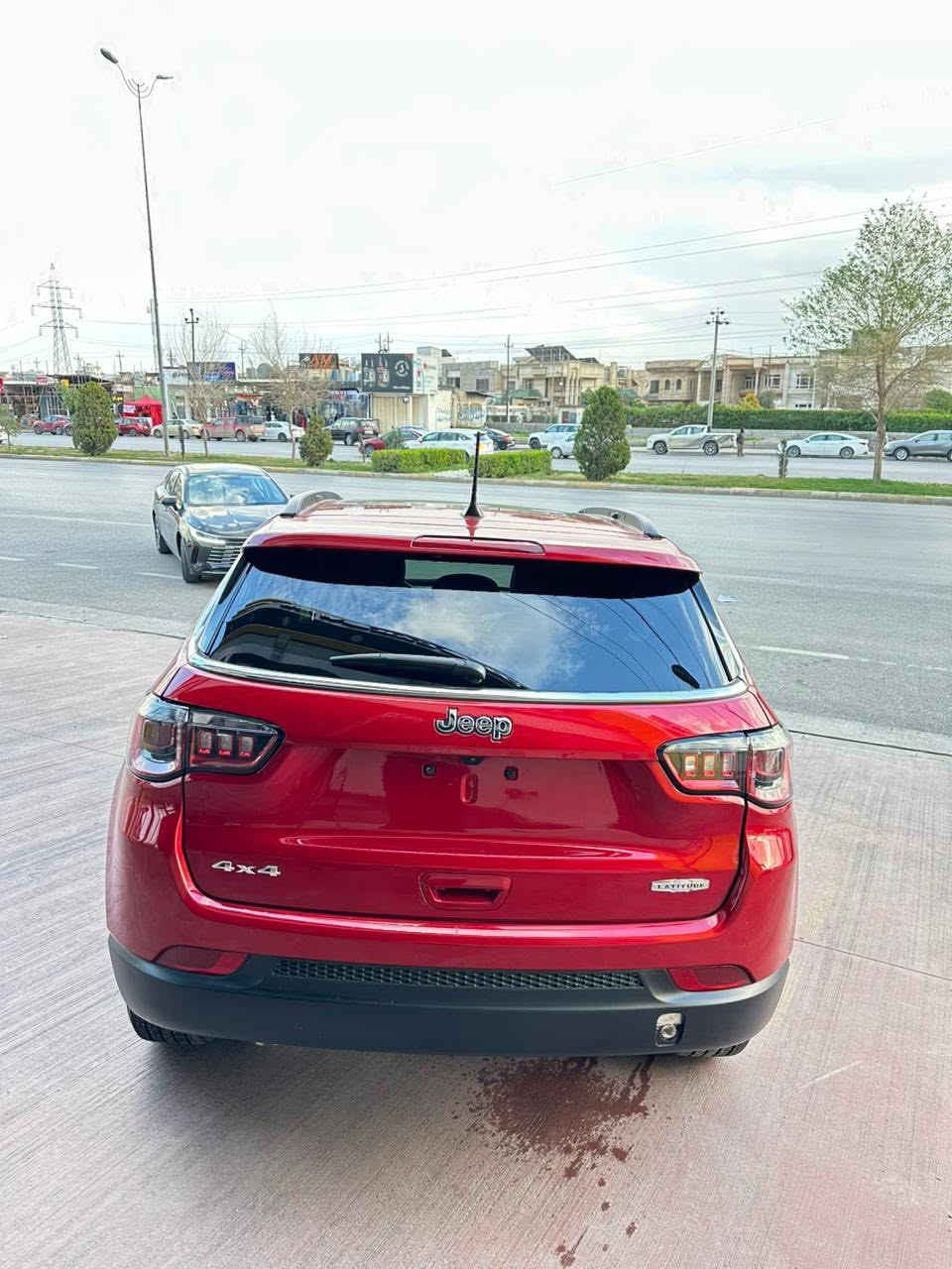 Jeep compass 2025
سلام عليكم

جيب كومباس 2025 فول مواصفات

رقم كاتى تترقم شمالي

سيارة جديدة لوك ماشيه 15000الف فقط

بنيد صبغ فقط بدون دواخل نهائيا 

بيها مكانات تعديل PDR بسيطة

الايرباكات كلهن سليمات✅

سيارة فول مواصفات وجديدة وبالعافيه للي تكون من نصيبة 

المواصفات 

▪️ الفئة:  LATITUDE فل كامل

▪️ المحرك: 2.0 تيربو 4 سلندر بقوة عالية واقتصاد بالوقود

▪️ ناقل حركة أوتوماتيك 8 سرعات + دفع رباعي AWD

▪️ اللون: أحمر مميز

▪️ لايتات LED أمامية وخلفية + LED نهاري

▪️ داخلية جلد فاخرة مع تطريز مميز

▪️ مقاعد كهرباء مع تدفئة

▪️ شاشة وسطية كبيرة + Apple CarPlay + Android Auto

▪️ شاشة عدادات ديجتل كاملة

▪️ كاميرا خلفية 

 + نقاط عمياء

▪️ مثبت سرعة + تحكم ستيرن متعدد

▪️بانوراما على طول السقف

▪️ دخول ذكي وتشغيل بصمة

▪️ مكيف أوتوماتيك دجتل قطعتين امام وخلف

▪️ نظام مانع انزلاق + ثبات إلكتروني + وسائد هوائية متعددة

▪️ ممشى قليل جداً وحالة وكالة 

💰 السعر153$ ورقة ومجال بسيط 

عنوان اربيل

للاستفسار
*********** واتس اب
***********
