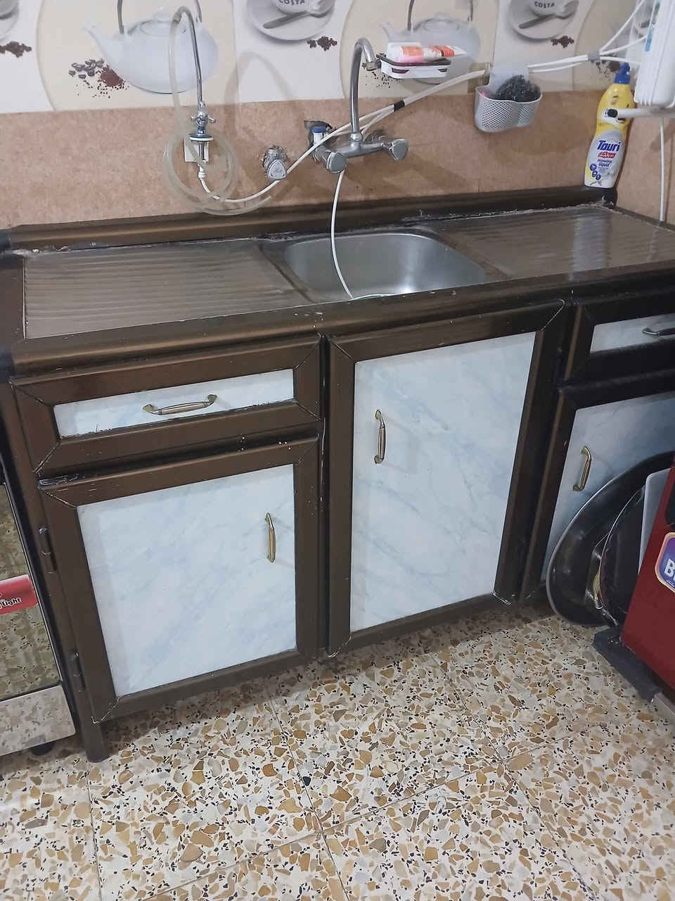 كاونتر خشب و سنگي بحاله جيده السعر 125 ألف مع بعض العنوان الحر حي العسكري،،للإستفسار *********** كربلاء, العراق
