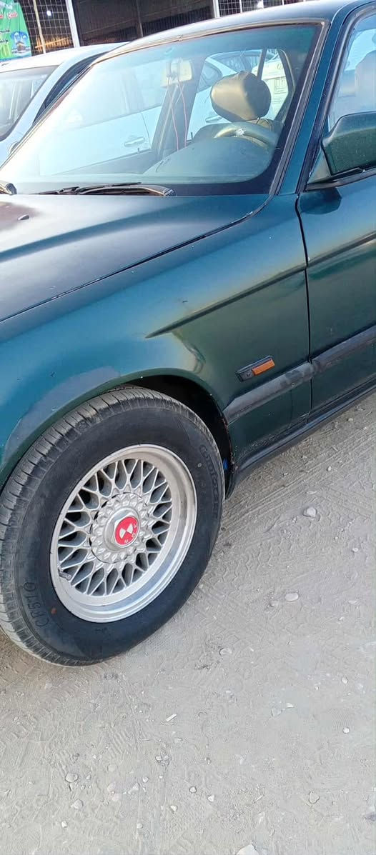سلام عليكم بي ام للبيع 740
عوزها صبغات بنيد وجنطه من جراد الشمس 
دشبول جديد تبريد شغال ثلج تدفئه 
تخم تاير جديد رقم بغداد مال جناي سياره 
عنوان بابل 
الرقم /  *********** اتصل وبيك خير وتدلل 👍🏻
