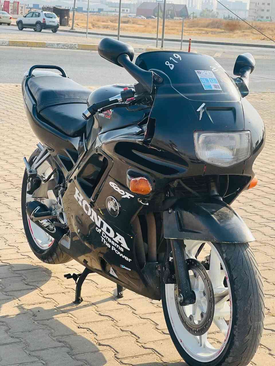 سبی ئار ٦٠٠ئێف تەیارەی سەر جادە گێرو مەکینەو کارەبای بەشەرت دوکەلو بخوارو سەوتی نیە سحری دەوەرقەو مەجالێکی برایانە شوێن هەولێر *********** أربيل, العراق
