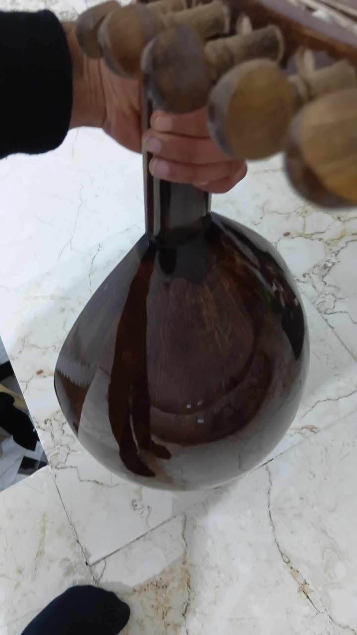 سلام عليكم عود زرياب فول جديد  البيع حقيبه معا ريش عدد2اوتار حتياط   يخبل جديد السعر تواصل فيس و رقم ***********
