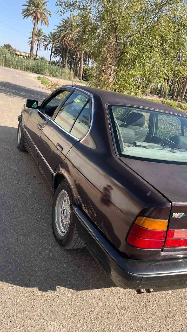 السلام عليكم بي ام موديل 91
525 رقم بغداد مسكر 
 كير ومحرك مكفول 
شرط تحويل 
سياره مكفوله من ضربه 
بس صبغها جارد 
 حداديه جديده 
تخم تاير جديد
 
مكان سياره بابل مشروع المسيب 
***********
سعر 38 بيها مجال
