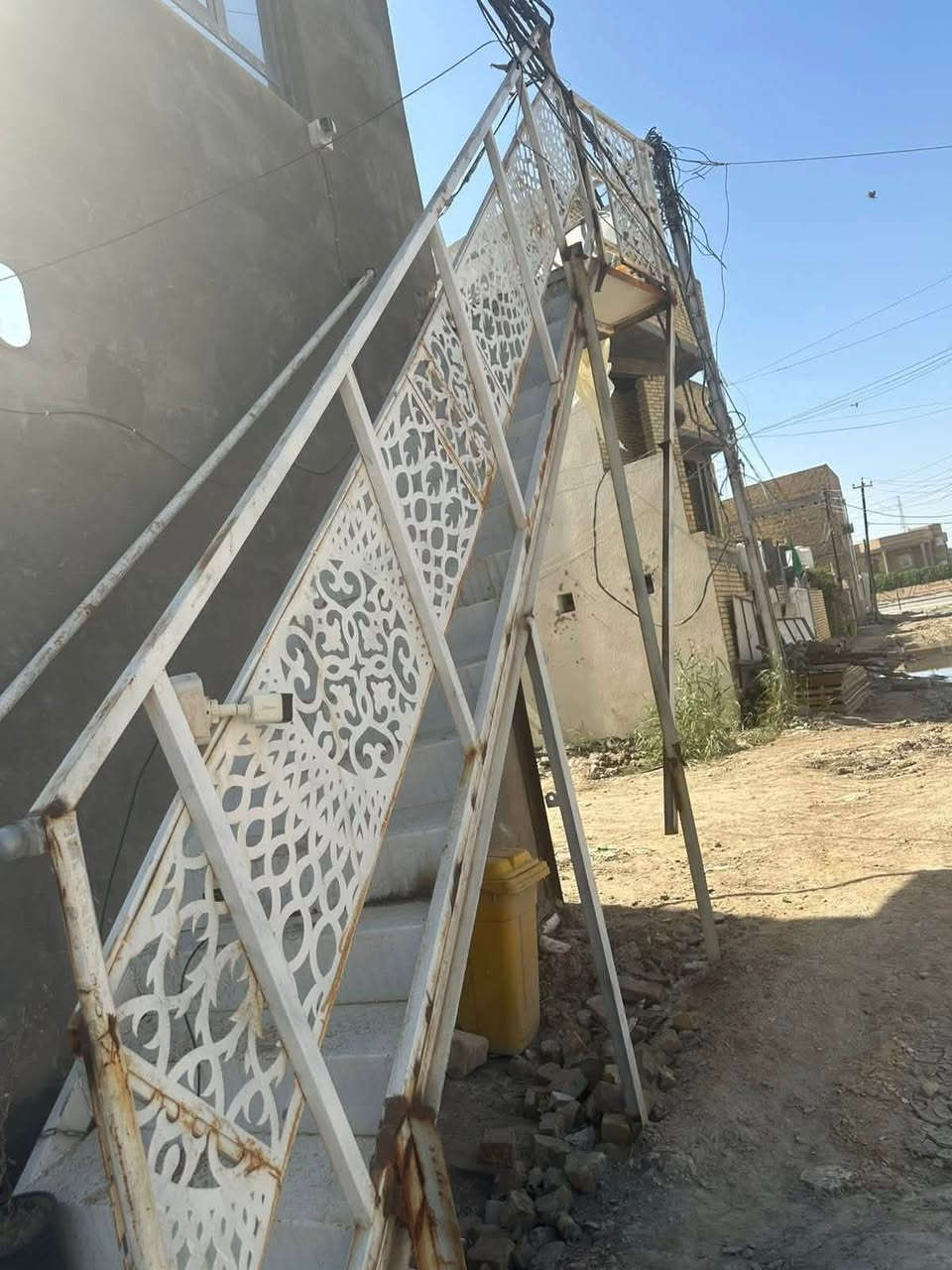 درج حديد • أبيض • ٦ بايه