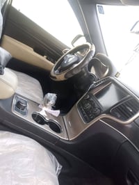 جيب شيروكي موديل 2015لمتدد لا يتات زنون تحكمات استيرن اشاير بالمري مكي...