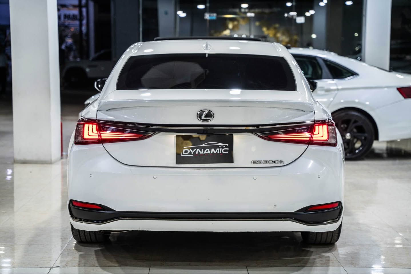 2024 LEXUS ES, 300H F SPORT HANDLING
دعامية ل دعامية كفالة عام فقط تعديل صغير
‏‎موديل :2024
‎‏‎عدد الأميال :34,000ميل
‎مواصفات : فول 
‎‏‎سلندر :  ٤سلندر هايبريد  
‎‏‎لون :  ابيض 
‎لون داخل : اسود
‎ضرر: فقط تعديل بارد 
ارباك : كل شركة ما طاك✅✅  
 سيارة رقم موقط
‎مكان اربيل  شارع حديد و خشب قريب جامع جليل خياط شركة  دايناميك موتورز 
‎‏‎من المعلومات الرجاء التصل علي وتس اب
                                                                                             ***********
================ أربيل, العراق
