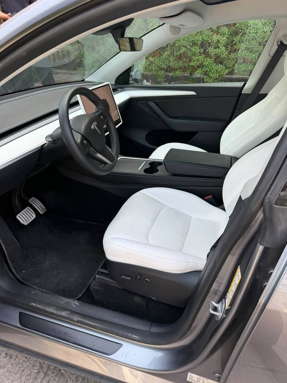 السلام عليكم 
تسلا Y موديل 2024 دبل ماطور پيرفورمانس 
2024 TESLA Y Dual motor performance 
السيارة اون لاين ومربوطة على التلفون
Online and connected to phone key
رقم أربيل سنوية وهزة جديدة لون مميز فيلي وداخل أبيض جديد ماشية ٢١ ألف فقط بعدها جديدة كلش 
سيارة تحفة وروعة 
صار بيها حادث الله يبعد عنكم كل سوء وأبيعها على وضعها 
وياها شاحنة أيضاً 
الضرر چاملغ وشوية من الباب والويل وحدادية مال الويل 
السعر 195 $ 
رقم الشاصي 7SAYGDEF1RF153247
بغداد مجمع الايادي السكني 
أبو علي *********** يوجد واتس آب
