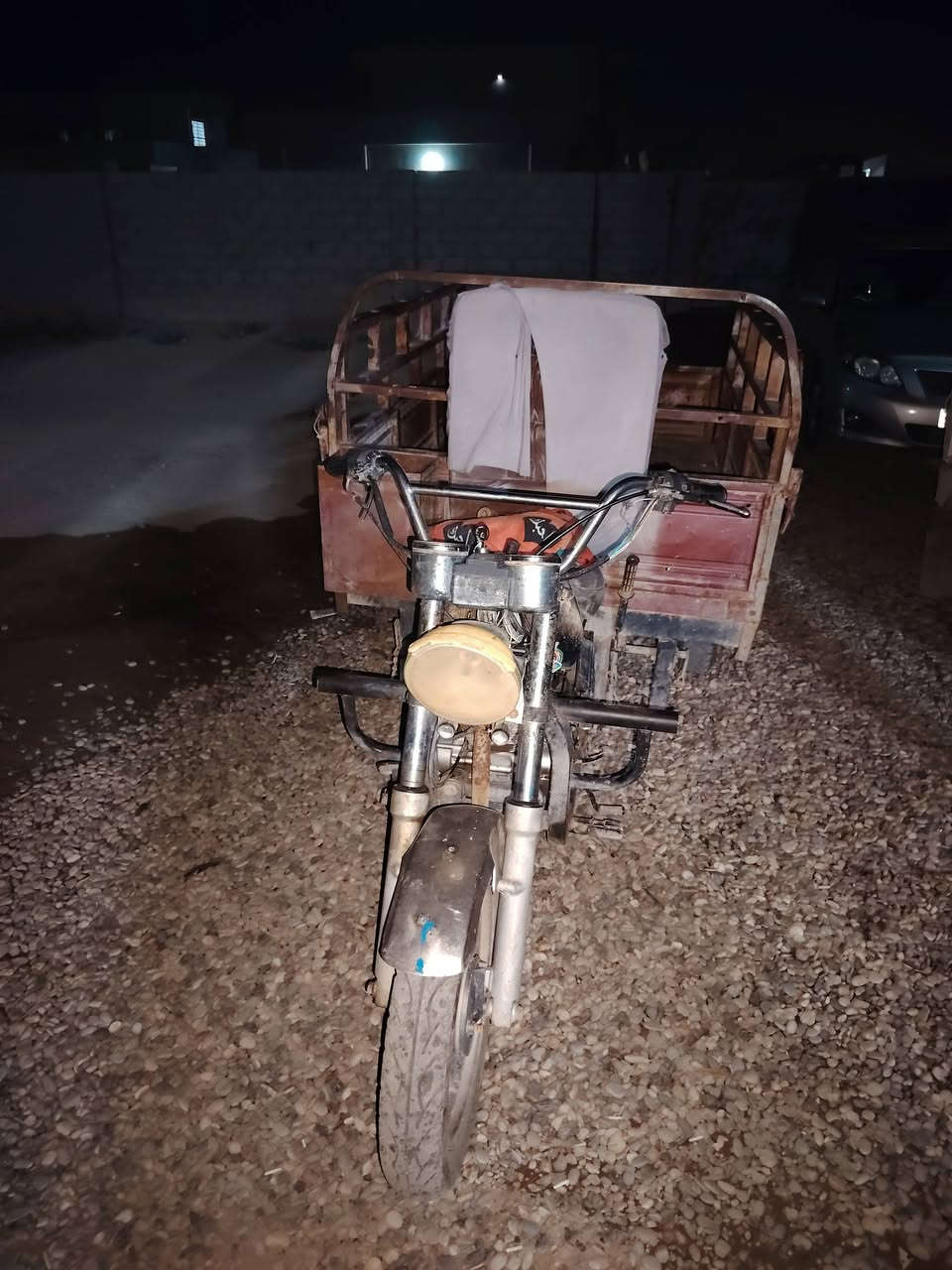 السلام عليكم ستوته للبيع موديل ٢٠١٧ محرك ٢٠٢٣ محرك شرط لا صرف ولا بخار ركبه شرط  ستوته يعوزها ترتيبات السعر ٧٠٠ وبيها مجال للشراي المكان حويجه داخل رقم *********** ما متواجد خاص

