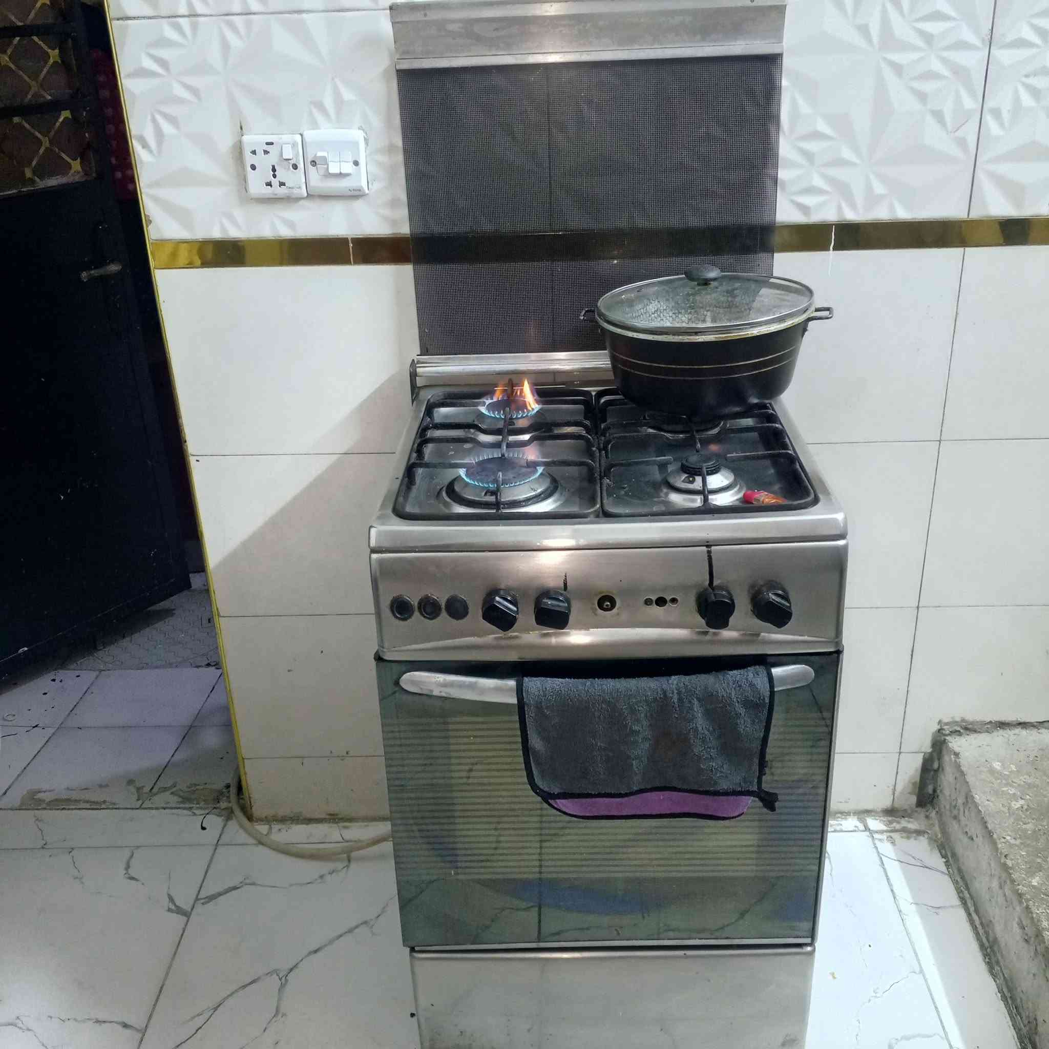 السلام عليكم طباخ للبيع مصري الاصلي شغال العنوان الخطيب السعر 100 ‏‪***********‬‏
