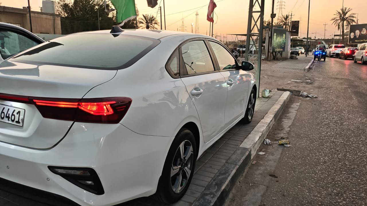 سيراتو موديل 21 اربيل وكاله بسمي خليجي بيهه دحكات وصبغ بدوسه اليمنه دواخل لونين بيجي واسود سياره جاهزه حداديه وتخم تاير ومكينه وكير على لبلاد اشاير بلمري تبريد قطعتين السعر 140 وبيهه مجال الي يشوفهه غاليه عليه يدعينه برزق مكاني بصره *********** ماشيه 88 محرك 1600 دوش
