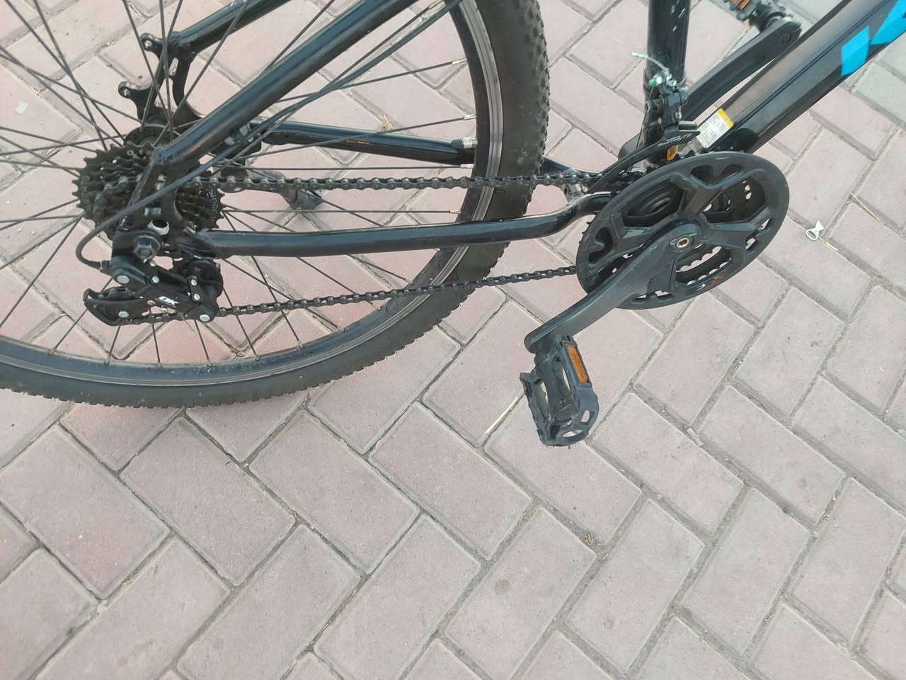 بايسكل KARRA سبورت جبلي
نظيف جدا، صارلي شهرين من أخذته فقط.

إطار ألمنيوم 6061 خفيف.

دبل أمامي مريح.

بريكات قوية جدًا.

كير أمامي شيمانو 3 سرعات، والخلفي 7 سرعات الخلفي مو شيمانو لأنه انكسر أثناء الشحن وتم تبديله.

وقافية (ستاند) ثابتة وقوية. وكلش حلو

العيب الوحيد شخط بسيط بهيكل البايسكل و المقعد

هدية ستاند موبایل + قفل.

السعر : 270 ألف دينار وقابل للتفاوض بالمعقول.

للتواصل واتساب أو اتصال : ***********

رجاء، شراي تواصل موشراي لا تعبني
