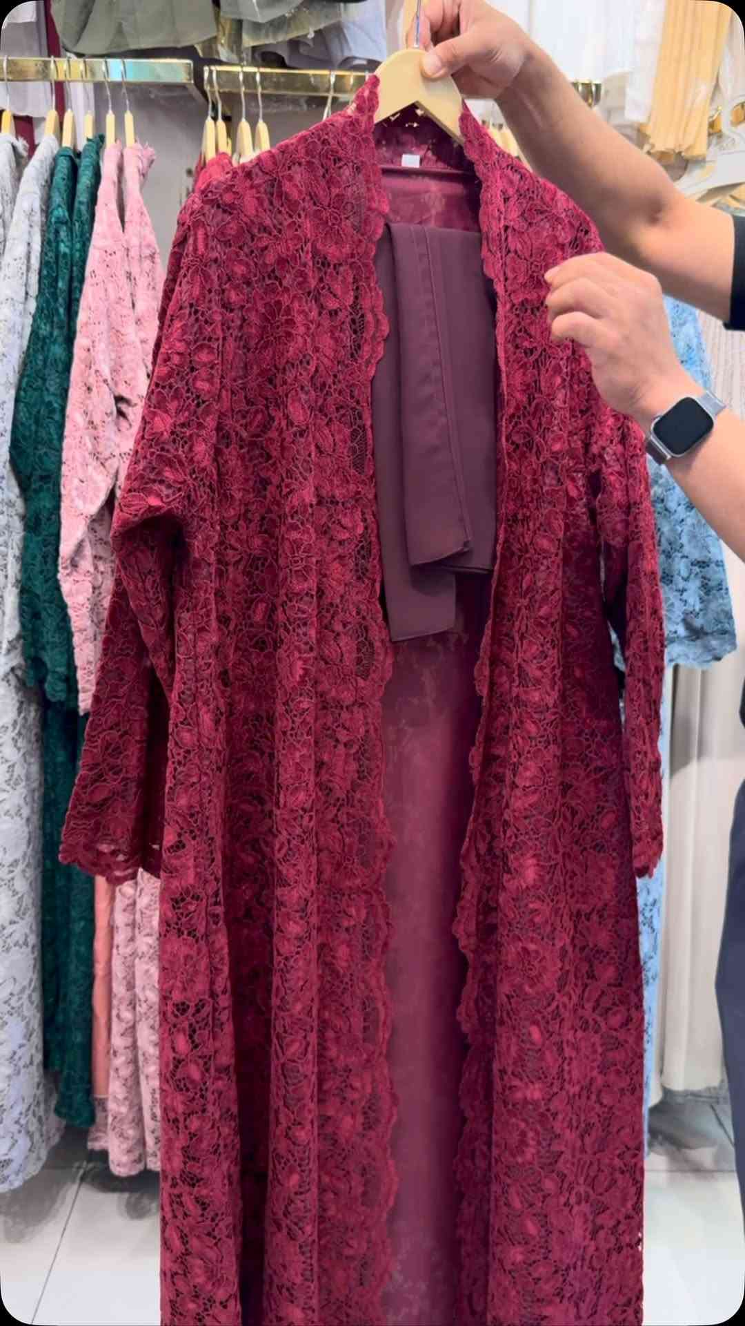 ملابس • للبيع