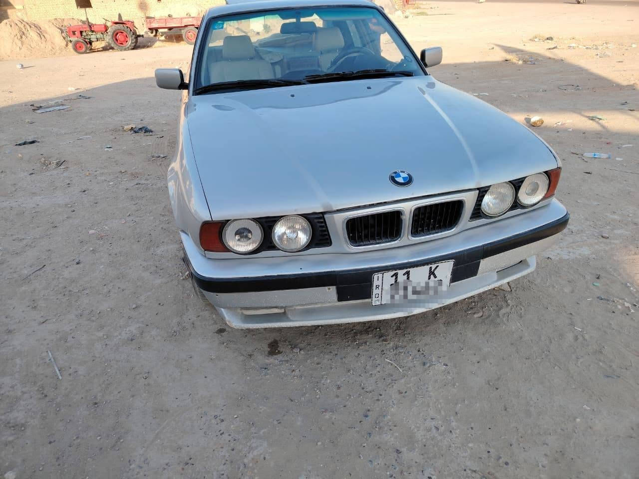 520 اصل موديل92 بغداد
شاديلهه محرك525 

كير ومحرك خير من الله بيهه شلعه اشك الكاع.غرفه نضيفه كلش .

قبل شهر بدلت صدر ودبلات وصليب كاردن وكوبلن .السياره احلى من الصور .

المواصفات 

كشنات كهرباء 

فتحه تنته

شاشه مع كامرا دواره 
مروحه كهرباء
تبريد شغال للتواصل *********** السياره بسمي مكاني بغداد
