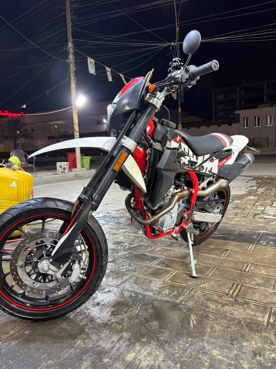 قفاز swm إيطالي محرك 300cc موديل 2022 رايدها ب 20ورقة وبيها مجال ***********
