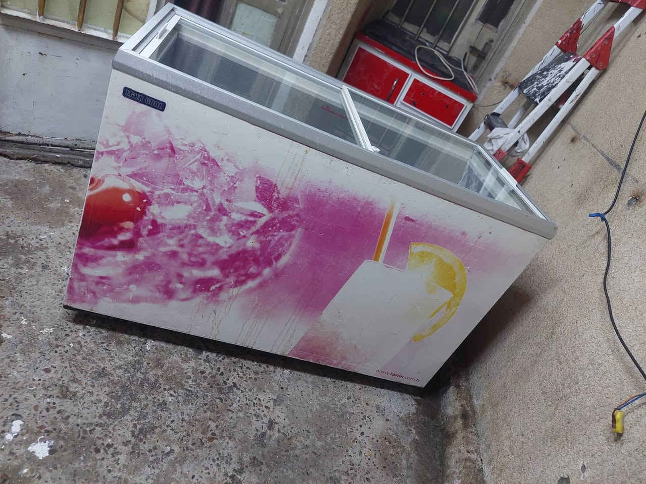 السلام عليكم 
موضح بالفديو الطول والعرض والنظافه
عارضه بطحيه للبيع 
بلاديه مداخله تصليح  ايكور التركي 
الدوره 
***********
