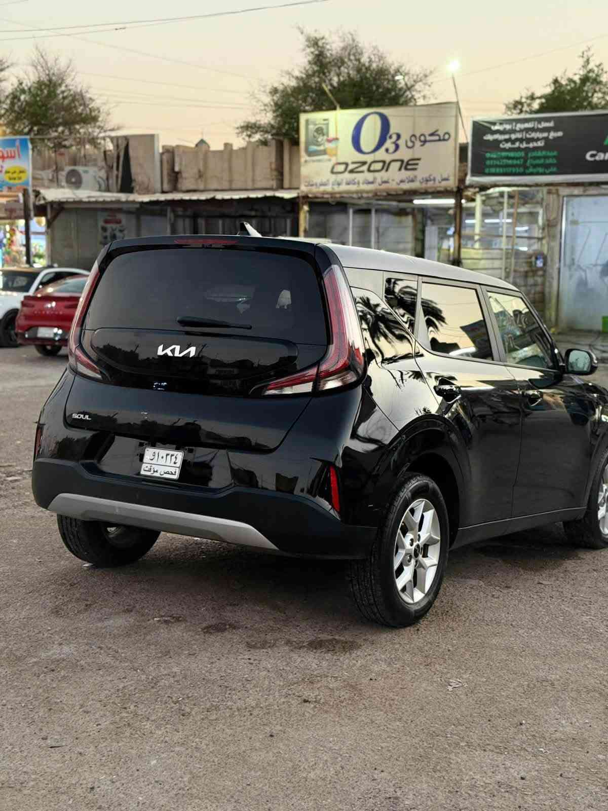 السلام عليكم 
🚗 للبيع كيا سول 2025 | LX

🔥 وارد أمريكي

🔹 الموديل: 2025
🔹 الفئة: LX
🔹 المحرك: 2.0 
🔹 الممشى: 200,000 كيلو 
🔹 كير مكينه صدر تبريد مكفولات كفاله عامه 
🔹 الحالة: جيدة جداً
🔹 ناقل حركة أوتوماتيك
🔹 السيارة جاهزة للفحص 
🔹السياره مناقصه برغي واحد 
🔹بيه صبغ 3 قطع بنيد وجاملغ وباب شويه بل كصه مال قماره 
🔹يرباك بيه ستيرن وتكمه 
🔹السياره ترقم بغداد باسمي لمنفيس 
💰 السعر: 140 ورقة وبيه مجال 

📍 مكان السياره بغداد العامرية 

📞 للتواصل: ***********
