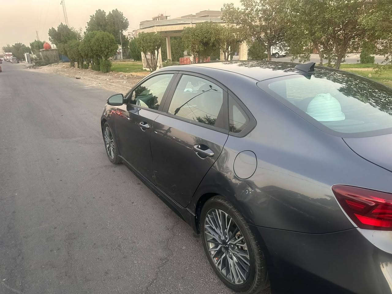 السلام عليكم
كيا فورتي 2023 GTline فول مواصفات 
سيارة ماشية 46 الف 
كير ومكينة مكفول
فتحة سقف
سستم سماعات harmn kardon  
شحن وايرليس 
رادار امامي توقف ذاتي + تحديد مسار
رادار جانبي 
بصمة تشغيل مع بصمة ابواب  تشغيل عن بعد 
كشنات جلد رياضي  مختم  
حساسات خلفية للتنبية عند الرجوع  + توقف ذاتي
اضواء ترحيب عند الاقتراب
كروز تثبيت السرعة
ستيرن رياضي حرف (D)
 ثلاث وضعيات قيادة 
شاشة كبيرة  + GPS+ بوصله + كامره خلفية دواره 
محرك 2000 دوش 
وباقي المواصفات المعروفة 
 حادثها جاملغ ايسر مع بارد بحافة البنيد
بدون تبديل ليبل واحد السيارة  
وبيها بارد بلبيبان بسبب حادث بلعراق يرادلهم تكحيل و الجاملغ الخلفي بي طعجه يرادله بارد
  كما موضح بلصور 
شاصي سليم 
بدون ايرباك
مسوي ادامه للمحرك  + دهن وكاله وبانزين كله محسن 
صورة الحادث مال امريكا موجوة بلمنشور 
السعر 135 قفل 
عنواني البلديات 
رقم الهاتف ***********
