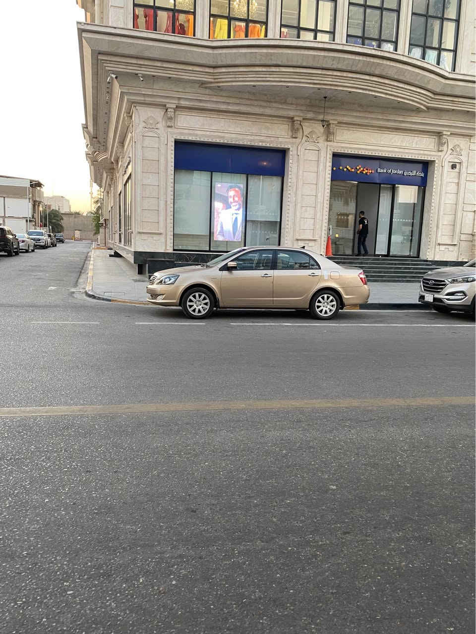 للبيع جيلي مابل ذهبي موديل 2013 السيارة نظيفة وجاهزة فقط الدعامية الامامية مصبوغة وشخوط بسيطة جدأ رقم بصرة وباسمي السعر ٦٨ ورقة وبية مجال للتواصل *********** البصرة, العراق

نص مكتوب في الصور:
- شريككم الموثوق لتطوير أعمالكم