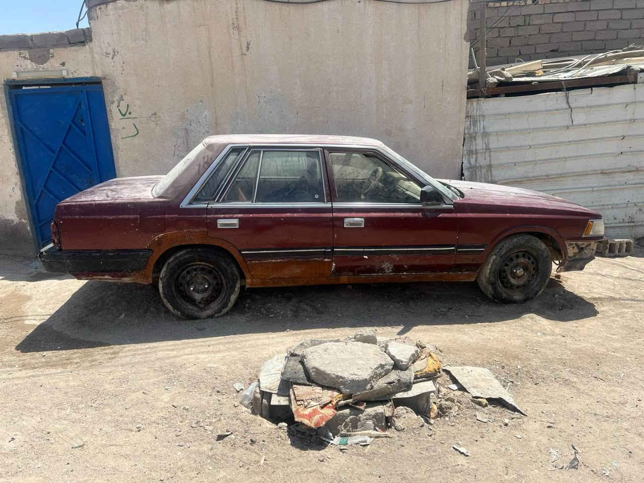 نيسان لورين رقم مثنى وجاهزه على التحويل ابوالسنويه موجود يمي بل البصره البدي شوف العين والمكينه كايمه والكير مابيه شي السعر 24 /*********** الشراي يتصل مامتواجد على النت الزبير, البصرة
