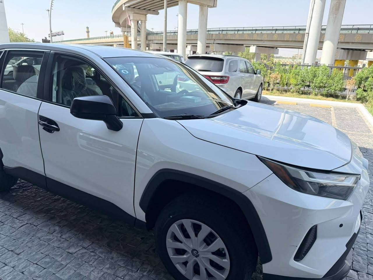 Toyota RAV4 23 LE بانزين فقط
راف فور مديل ٢٣ بانزين 
وارد امركي . منشور الصور الضربة 
ماشية ٤٢ الف ميل 
موجود سونار جديد 
السعر 177$   بيها مجال بسيط 
رقم بغداد بأسمي 
سنوية جديدة . وهزة جديدة

#الموصفات 
محرك 2500 
4 سلندر 
نظام الدفع FWD 
لايت زنون LED
​دعم نظامي Apple CarPlay و Android Auto
تكيف قطعتين 
٣ انظمة قيادة ( normal/ Eco/Sport)
سايدبرك بصمه 
نظام توقف HOLD

واتس اب ***********

