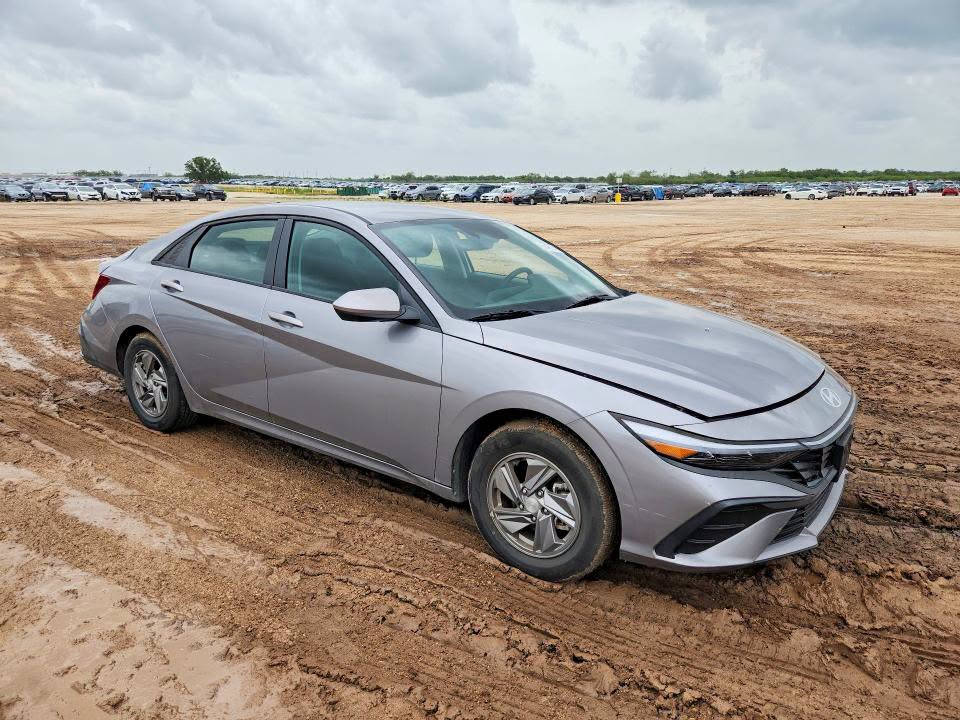 السيارة: 🚘2025 HYUNDAI ELANTRA SE
بيع مباشر \  70  ورقه 
تاريخ المزاد 🗓️:  3 \ 9 \ 2026
تدخل بكتاب الشهداء 📋
━━━━━━━━━━━━━
🚗 كل شركات الشحن رفعت أسعارها، إلا شمس العراق 🌞
الشحن صار متوفر لجميع الوجهات اعتبارا من 1/06/2026
✅ ما زلنا نوفر من أرخص أسعار الشحن
✅ بدون أي رسوم أو إضافات جديدة
✅ نفس الخدمة الموثوقة ونفس الجودة
ربع السعر صار #الشحن_من_امريكا للعراق 🇮🇶 🇨🇦🇺🇸🇦🇪
#شمس_العراق #الشركة_الاولى_في_المزادات_الامريكية
وخدمات الشحن من جميع الولايات الامريكية والامارات 💯
       🚧 اول شركة تأسست في العراق عام 2007 🚧
        ‏‎‏‎(( نحن الوكيل الرئيسي للشحن ومزادات السيارات ))
        حجوزات مباشرة من شركات الملاحة وفتح حسابات
           ‏‎‏(( MSC  #Maersk# )) ((COPART - IAAI)).
مميزاتنا حقيقة مع الضمان 👍🏻 :-
‏‎‏‎1- أرخص #اسعار_الشحن في العراق. ✅
‏‎2-حساب مزادات منخفض العمولة للمكاتب والجملة.
‏‎‏‎3-سحب السيارة من المزاد خلال 24 ساعة فقط. 🅾️
‏‎‏‎4- تتبع خاص لمتابعة النقل من المزاد لحين وصول السيارة اليك.
‏‎‏‎5- شحن قطع الغيار من امريكا بشكل مباشر خلال 6 ايام .
6- سهولة بالتعامل مع ضمانه مرتفعة.
7- اكثر من 38 فرع للشركة داخل العراق. ✅
8-شركتنا مدعومة من #رابطة_تجارالسيارات_العراق
9- توفير وكالات لاصحاب الشركات والمكاتب والتجار
10- ورشة متكاملة في الامارات للتصليح خاصة لشروط الفحص والمتانة الخاصة بمرور دبي . 🅾️
11- السرعة الفائقة في الشحن والتحميل VIP . ✅
12- شحن الحاويات حسب الطلب من امريكا بشكل مباشر او الامارات مع التحميل والتغليف حسب رغبة الزبائن.
13- تخزين مجاني داخل امريكا لتجار الجملة وقطع الغيار.
14- توفير قطع الغيار من امريكا والشحن مجاناً داخل السيارة. ✅
‏
          وجهات الشحن  : - من امريكا 🇺🇸 وكندا 🇨🇦 الى
( العراق - الامارات - كردستان - تركيا - الكويت - عُمان - مصر - السويد - التشيك - السعودية - البحرين - اليمن - ليبيا - المغرب )
‏‎‏‎لا تتردد وقم بمراسلتنا لتفاصيل اكثر
 او الاتصال بمركز خدمة الزبائن 📞
                   الرقم المختصر (((    6335    ))) ☎️
 واتس اب  ***********
واتس اب   ***********
فروعنا_في_بغداد  :
فرع_المنصور
المنصور - شارع مزاد الزهور- مجاور كاتب العدل
***********
***********
فرع_حي_اور
حي اور - مقابل جامع الصادقين
***********
***********
فرع_بغداد_الجديدة
شارع المسبح- مقابل افران الهادي
***********
فروعنا_في_المحافظات: 💯
فرع البصرة
البصرة - تقاطع المشراق - مقابل مستشفى المواساة
‏***********
فرع_النجف
النجف- شارع الاسكان- مقابل حي عدن
***********
***********
فرع_كربلاء
قريباً
فرع _الموصل
قريباً
فرع الدورة
قريباً
فرع الانبار
قريباً
فرع ديالى
قريباً
قسم الشكاوي 📌
***********
كروب الواتس اب 💯💯💯💯
‏متابعة قناة شمس العراق ( البيع المباشر ) على واتساب :
‏https://whatsapp.com/channel/0029Vauaj9fIyPtN0oRwRp0S
التيك توك 💯💯💯💯
‏https://www.tiktok.com/@a30006000?_t=ZS-8usvG56uO0X&_r=1 عرض أقل عرض أقل عرض أقل
شركة شمس العراق لاستيراد السيارات عرض أقل عرض أقل عرض أقل عرض أقل عرض أقل عرض أقل عرض أقل عرض أقل عرض أقل عرض أقل عرض أقل عرض أقل عرض أقل عرض أقل عرض أقل عرض أقل عرض أقل عرض أقل عرض أقل عرض أقل
