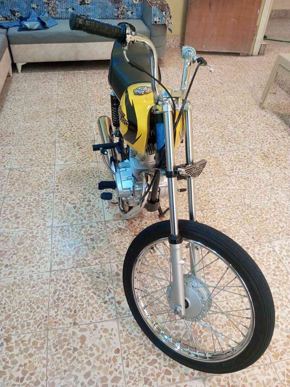 سلام عليكم شباب دراجه للبيع ايراني اصلي مديل 21 اوراق اصولي  الدراجه شوفت عينك ماعايزه برغي واحد  مكاني نجف كوفه سعره 850 وبيه مجال هاذا رقمي خابرني وبيك خير وتدلل ***********
