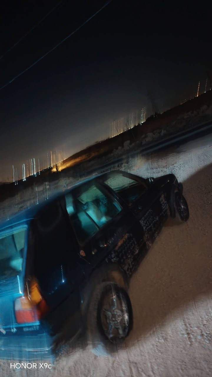 السلام عليكم جولف للبيع موديل 92 محرك 08 ماكينه شرط جير شرط لا صرف ولا نفخ سعر 15 وبيها مجال *********** شرط التحويل
