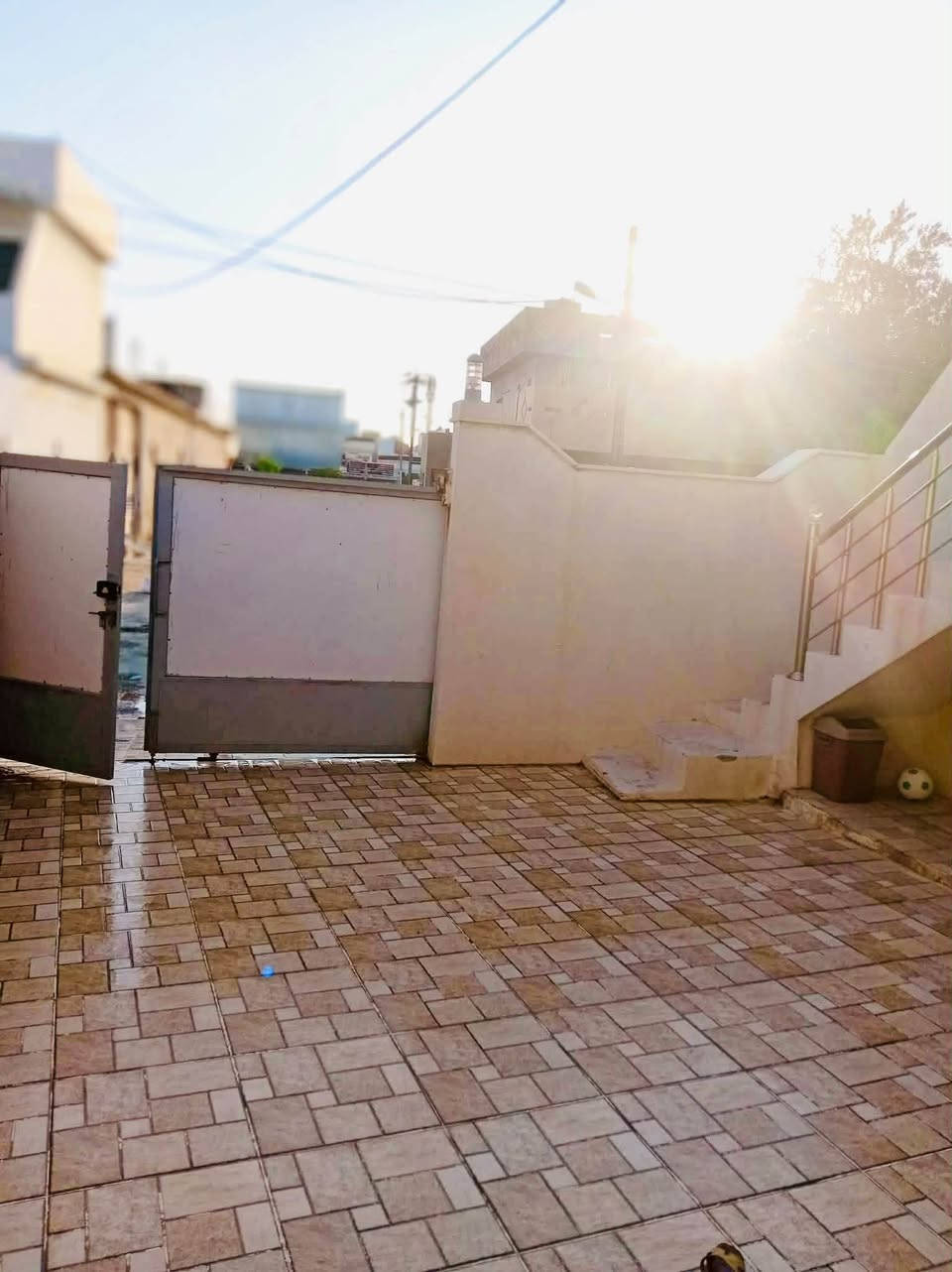 خانو بۆ فرۆشتن 
120 مەتر  تەجاوز
فول کاشی
دکت 
مەتبەخ سارد وگەرم
یەک ژوور خەو
ژوور میوان
نرخ 85 ملیۆن
ناونیشان : 
حسابات نزیک مزگەوت تەقوا 
بەرامبەر شیرینی بەتام
***********
