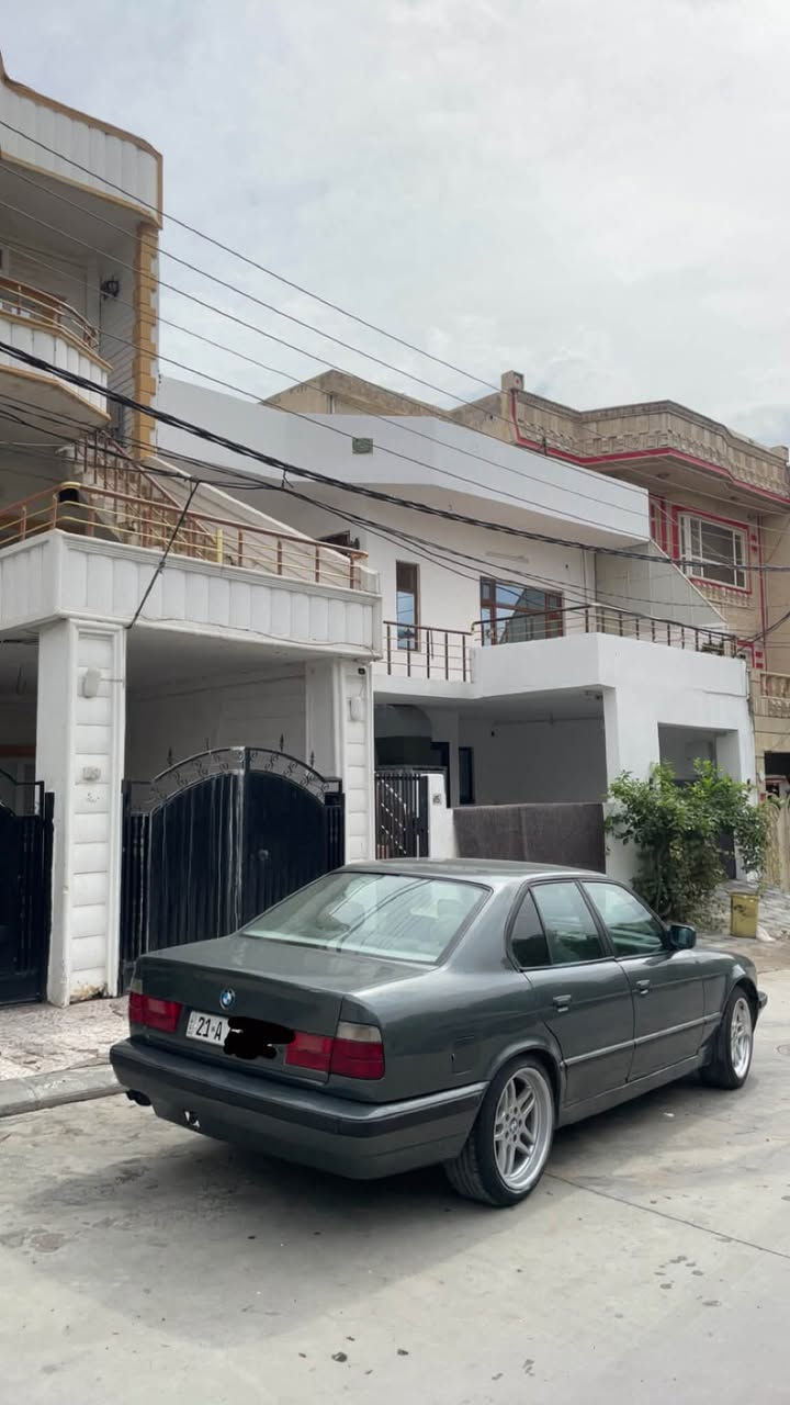 بي ام و 525 • موديل ١٩٨٩ • جير عادي